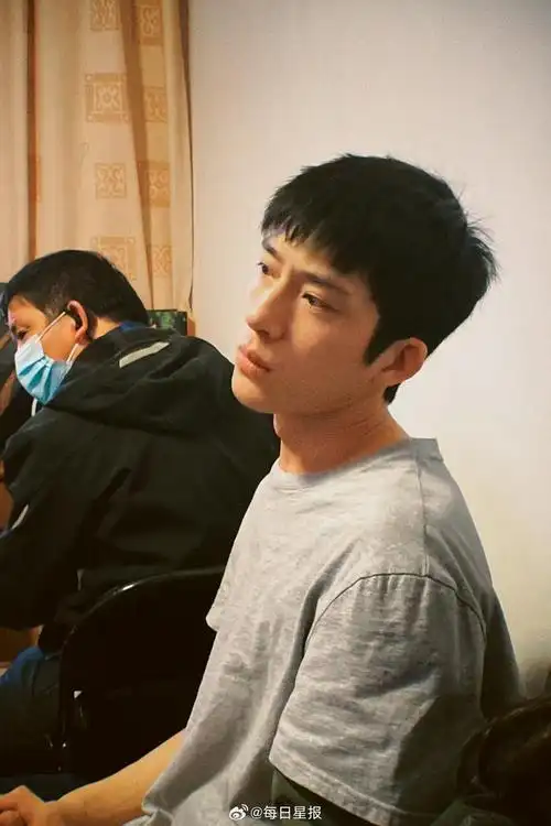 井柏然这组照片好有少年感