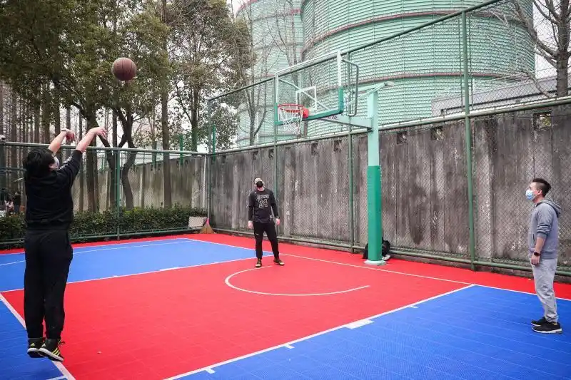 上海588家体育场所已开放,篮球场每片半场3人以下使用