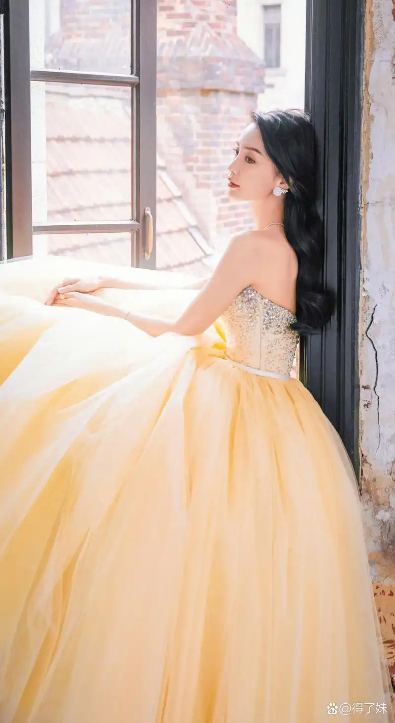 angelababy 金色礼服长裙:优雅灵魂的内娱美人 67