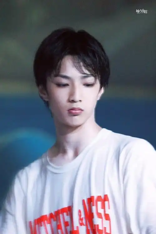 刘耀文刘宇撞衫