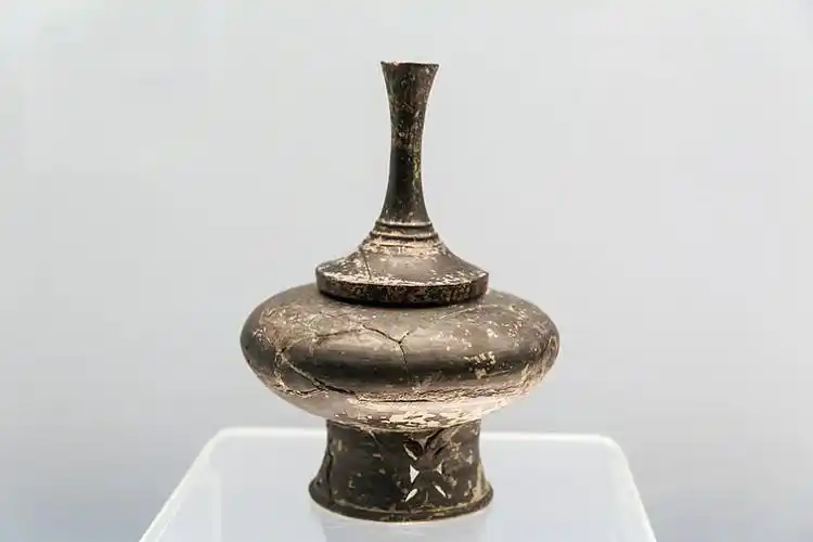 上海博物馆藏良渚文化黑陶高柄盖罐_高清图片_全景视觉