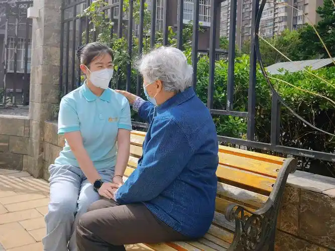 封闭87天的养老院:我陪你过暮年,你陪我看春天_凤凰网资讯_凤凰网