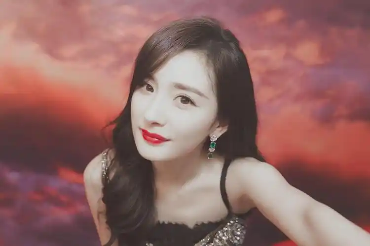 那些吃"青春饭"的顶流偶像,真该让杨幂给他们好好上一课!