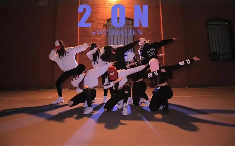 2on 韩国alien舞团翻跳 这个背景柱子找了好久才发现的.