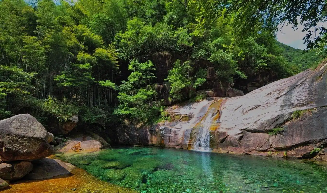 黄山翡翠谷02 位于黄山风景区南大门汤口镇山岔村, 峡谷长达6华里