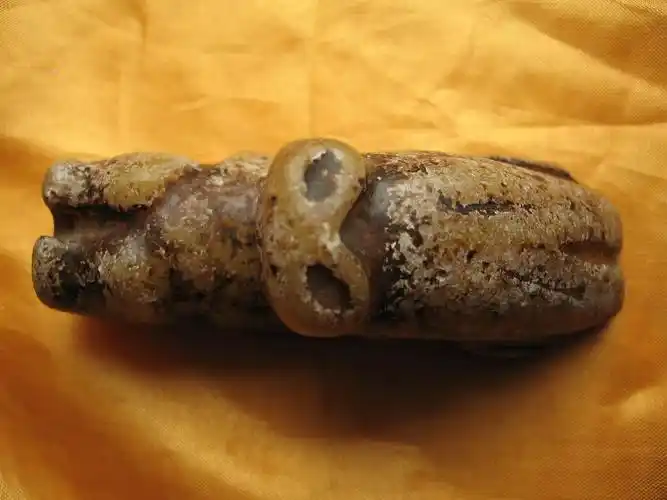 太阳神玉人,兽冠玉人,龙首玉人等应该属于赵宝沟文化