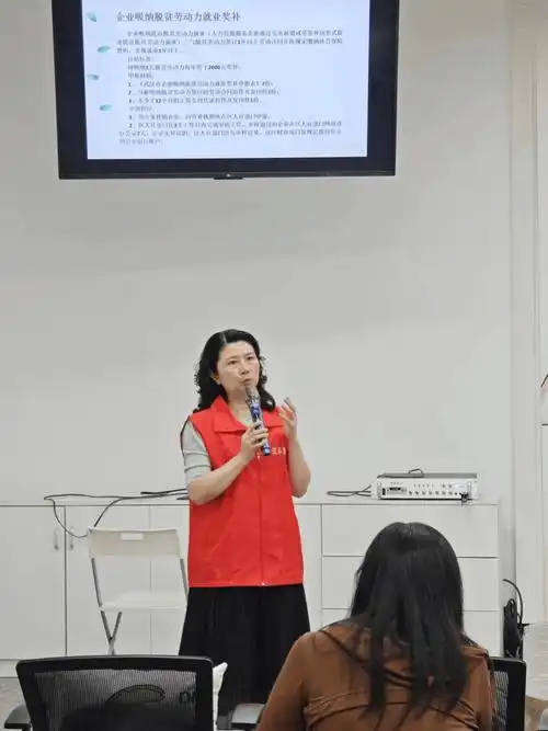 江岸之光·"就业秘书"宣讲队成员,区公共就业和人才服务中心主任刘俐