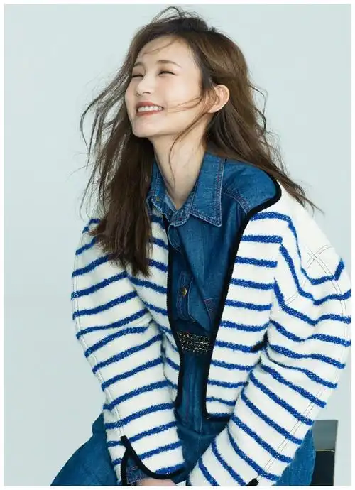 李一桐月牙眼真迷人,睡不醒头配休闲西装够酷飒,帅气时髦又吸睛