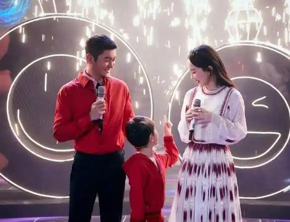 《妻子的浪漫旅行》收官,魏大勋晒大合照纪念,嗯哼惊喜出镜_丈夫_节目