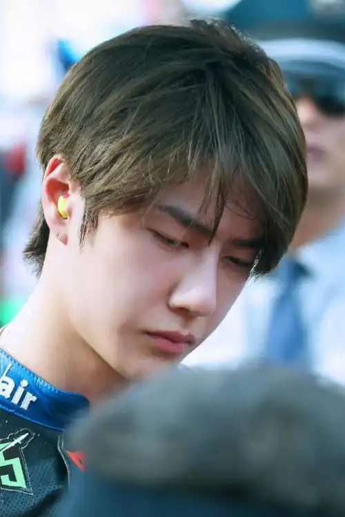 王一博完全素颜,王一博的素颜照就是这么能打_可可情感网