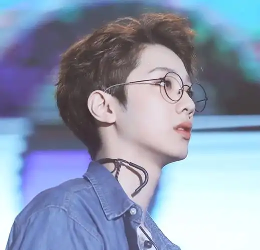 赖冠霖头像男头