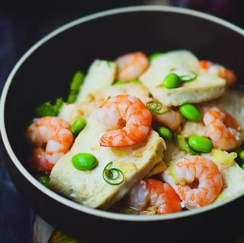 老少皆宜的鲜虾豆腐是很健康的一道菜不错的滋补佳肴