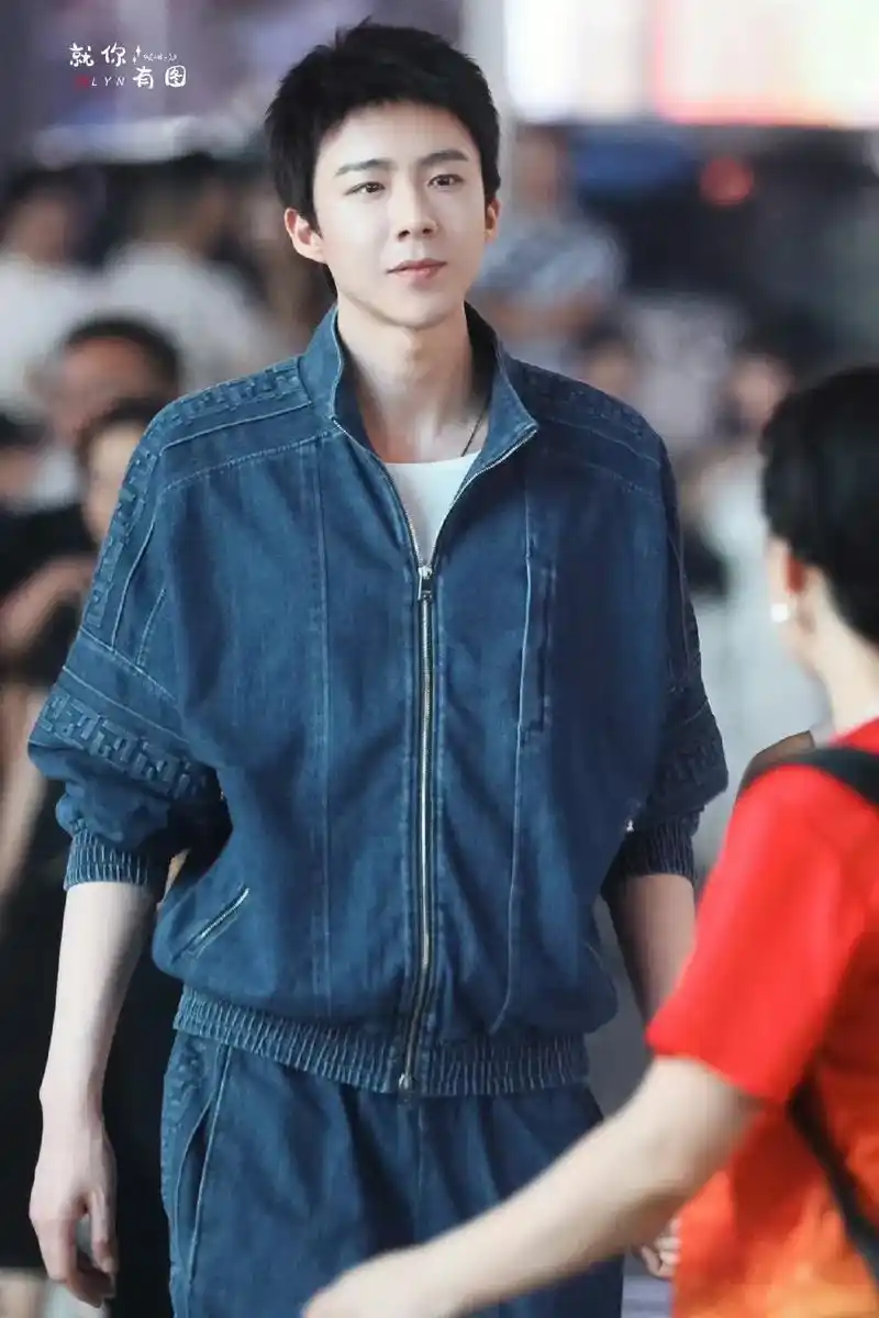 "好长一条人",又一次被你帅到了#刘宇宁婵女 - 抖音