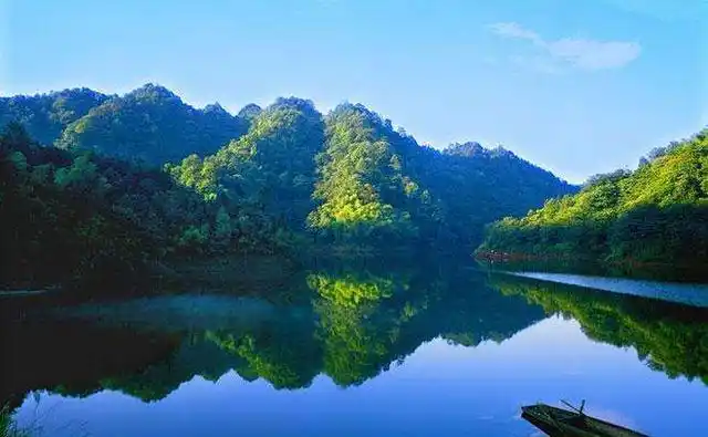 沁园春赤水月亮湖