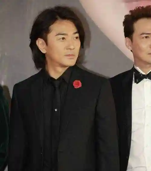 郑伊健钱嘉乐再合作,称和年轻艺人有代沟,要用珍珠奶茶讨好