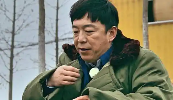 首播热度飙升,黄渤三个细节圈粉,哪有半点影帝架子_罗志祥_村民_泥土