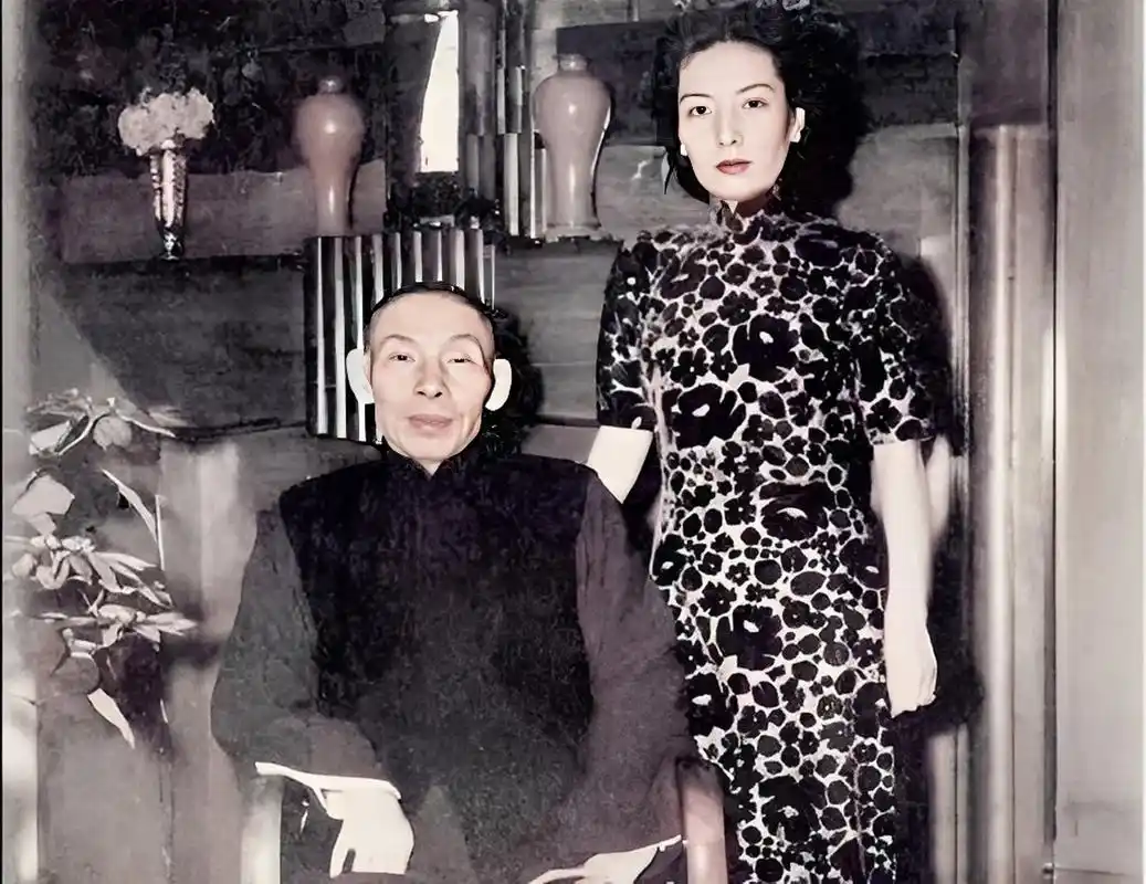 1950年,杜月笙和孟小冬合影.