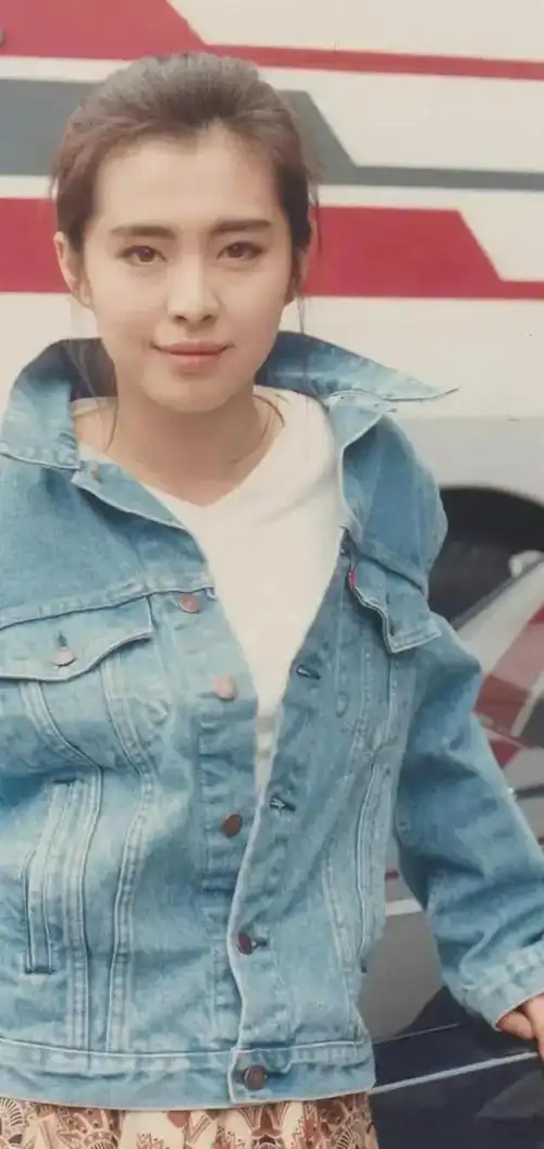 年轻时肤白貌美然而花期短暂中年发福岁月果然败美人