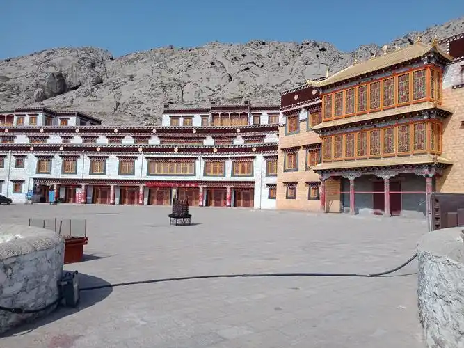 乌海印象——满巴拉僧庙