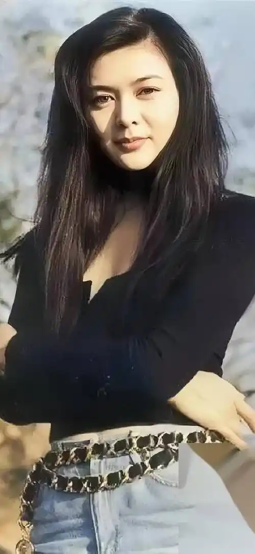 "香港第一美女",关之琳巅峰时期魅力有多大,看完照片就知道了
