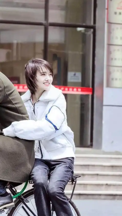 郑爽不化妆很漂亮,画个淡妆也很迷人!我被圈粉了!