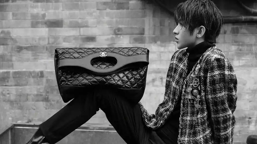 首页 桌面壁纸 蔡徐坤杂志写真帅气图片壁纸上一张下一张查看原图