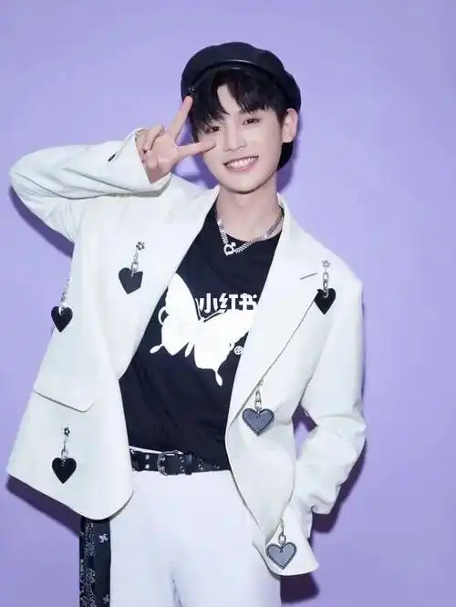 黄明昊nana们的最爱我也超爱7373