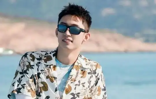 黄景瑜娱乐圈有另一条路叫以退为进