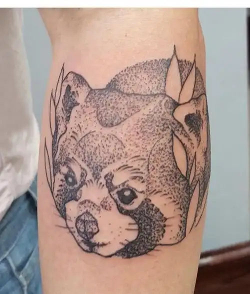 男生手臂上黑色点刺简单线条小动物纹身图案