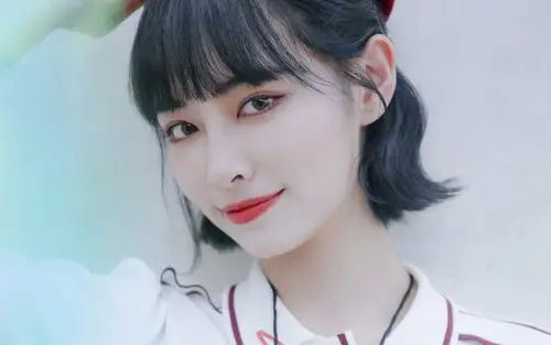 许佳琪俏皮甜美写真桌面壁纸