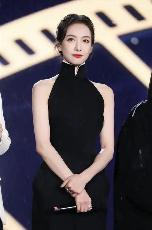 有一种端庄叫宋茜穿中国风旗袍秀曲线身材美得高级又贵气