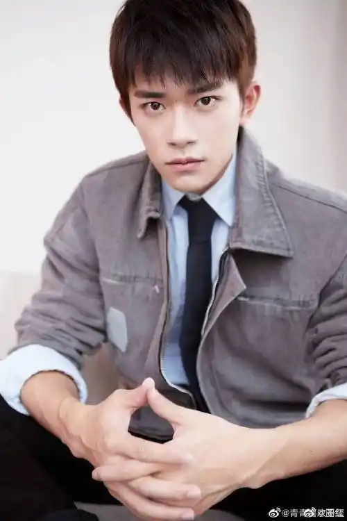 长相干净的初恋脸#初恋男孩易烊千玺,清冷干净的气质太绝了,让人很难