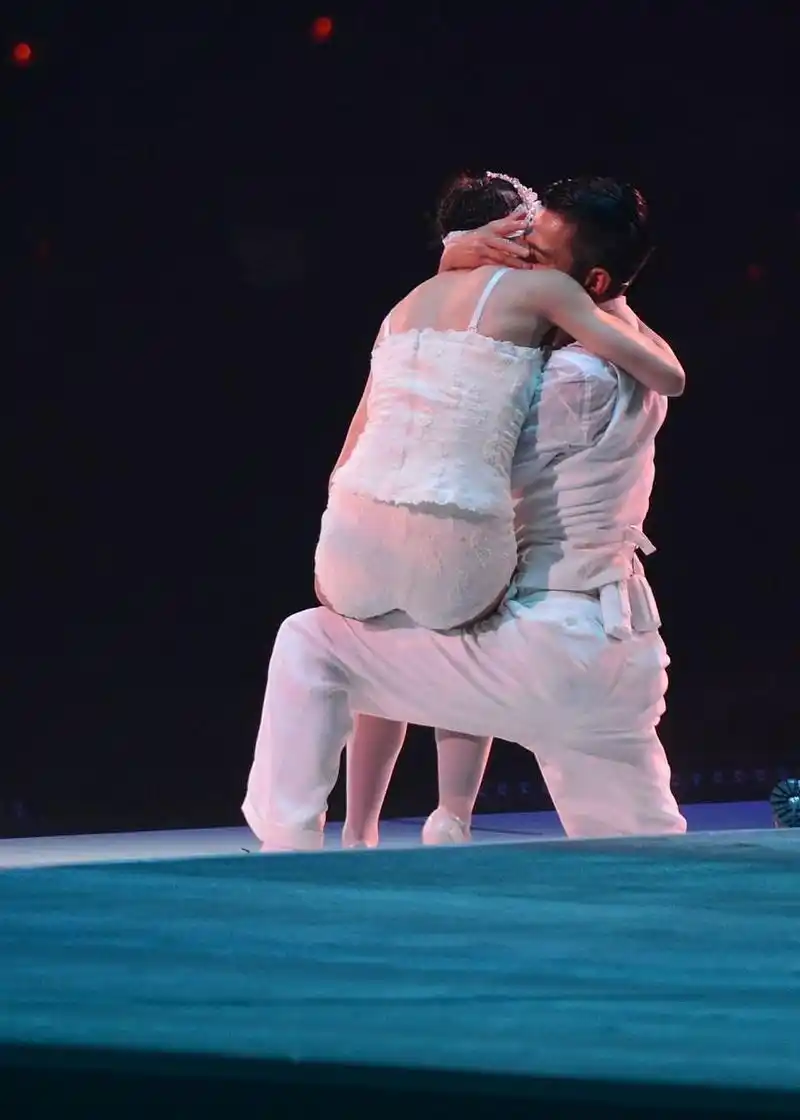 20xx年,刘德华的舞伴赖文慧遭到人挖墙脚,事情变得扑朔迷离.