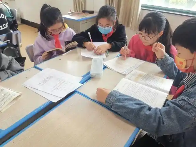 走近革命英雄传承红色文化临浦二小六年级奋斗的历程综合性学习