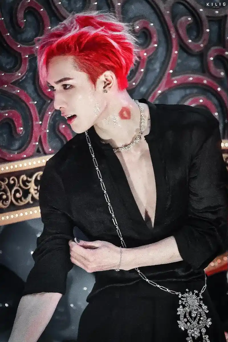 吻.#朱正廷 #向全世界安利#朱正廷人间仙子 你脖子上的斑是 - 抖音