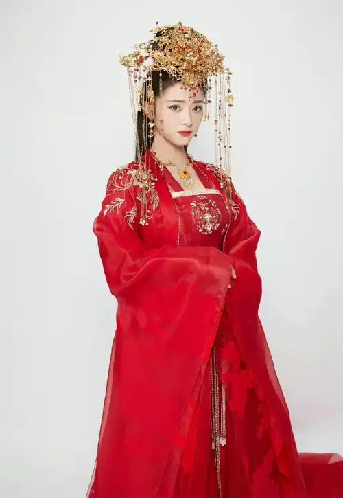 沈月古装婚服造型##沈月我的反派男友古装婚服造型