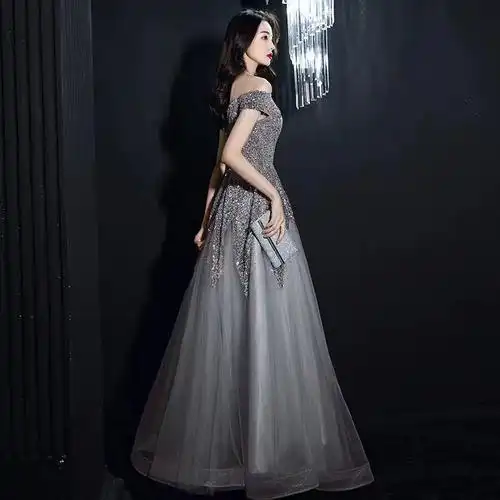 高定一字肩晚礼服重工高级质感宴会主持不灵名媛年会长裙高端轻奢