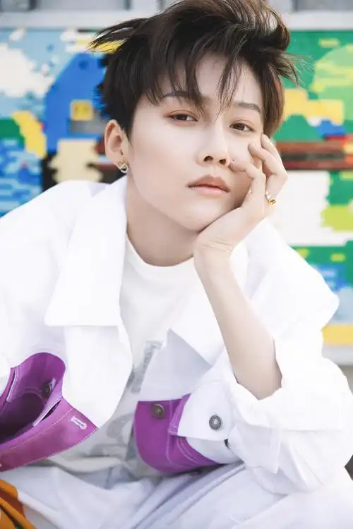 刘雨昕今晚直播造型 清爽干净的雨昕,一会见