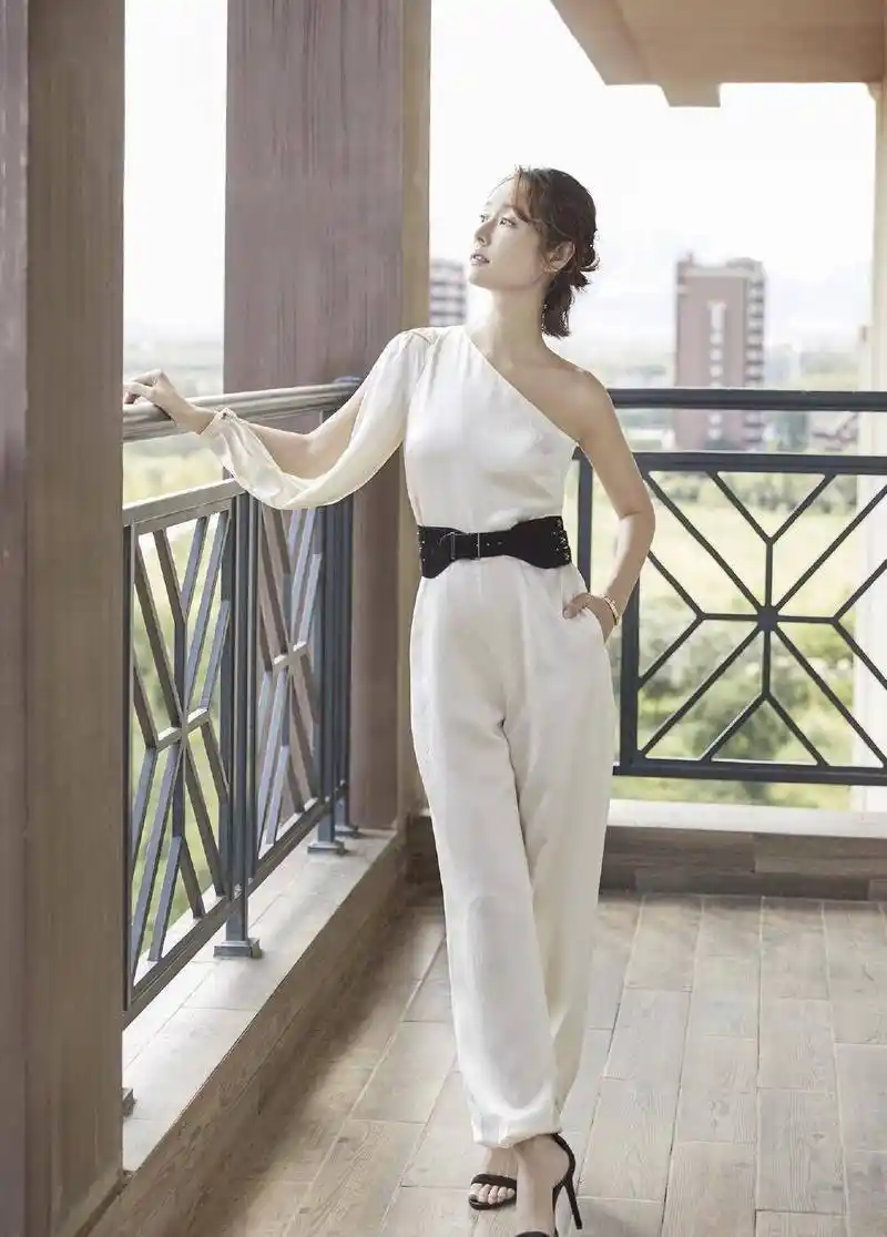 43岁林心如瘦到认不出,嗮16岁美照全身无一丝赘肉,给出减肥方法_感觉