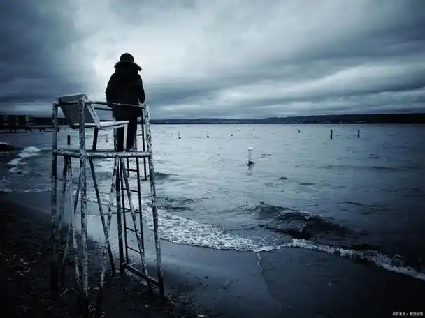 孤独,是一种不愉快的心理体验,是指个体渴望人际交往与亲密关系而无法