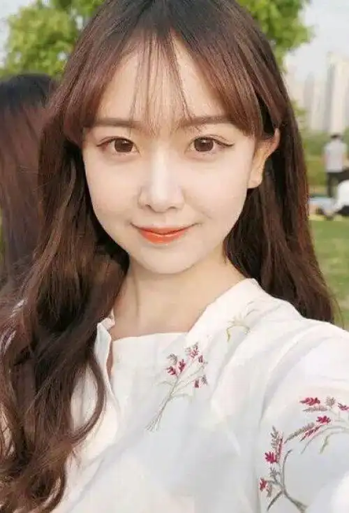 最新韩系长发吸眼指数爆棚 青春甜美显可爱女生卷发系