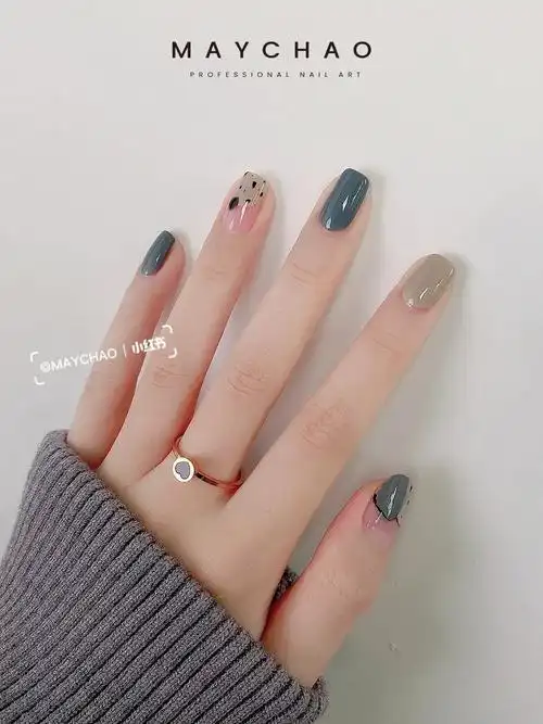 的奶牛纹很适合短指甲91伸出手就是简约而不失温柔的气质吖—搭配