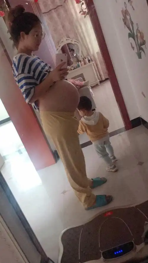 去年一个今年一个去年是儿子今年是女儿肚子形状一样