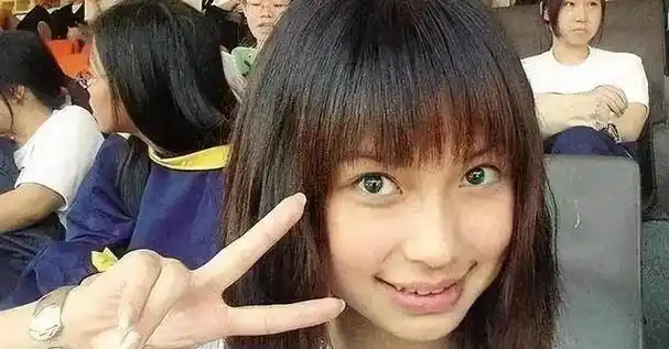 在2003年,年仅14岁的杨颖决定以模特的身份开始她的职业生涯,那时的她