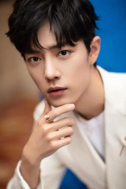 肖战白色西装帅气写真图片45