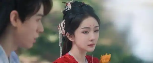 全程合不拢嘴,表情生硬,37岁杨幂带来了"教科书式"的演技