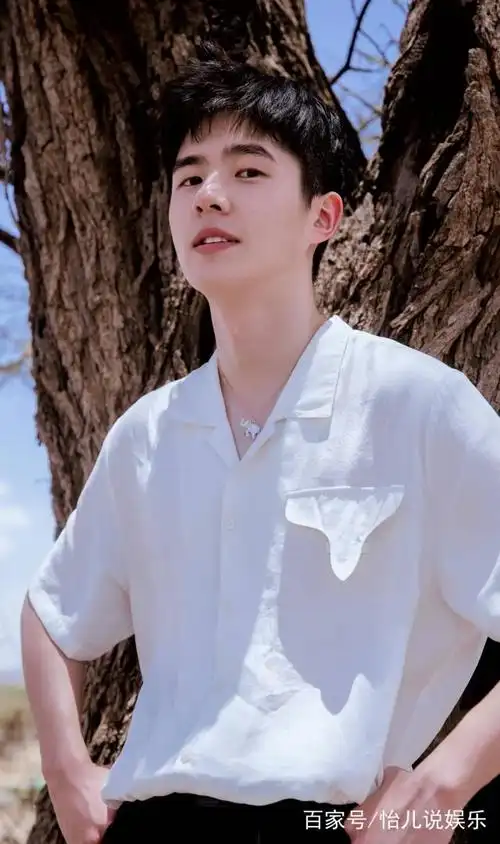 阳光大男孩刘昊然,最吸引的就是他的微笑,这也太帅了吧