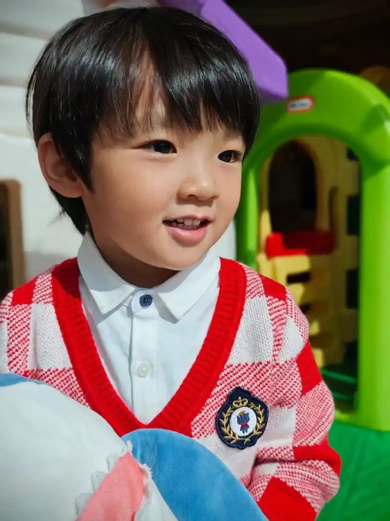 他们的天真无邪和纯真笑容,本身就是最美好的存在.