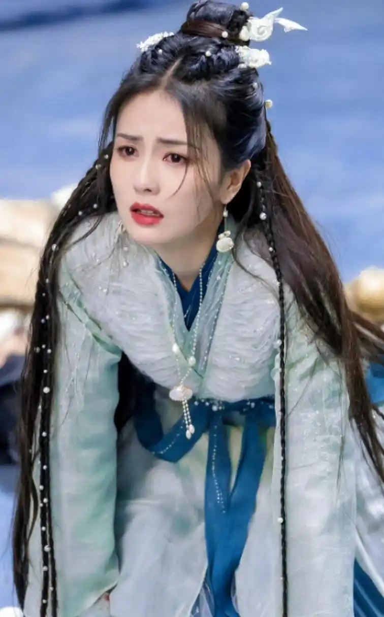 白鹿这精致的古装造型,不火都难呐 #白鹿