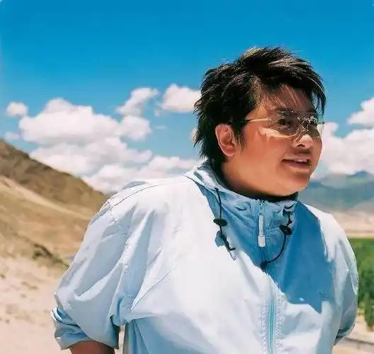 著名大陆女歌手韩红年轻的时候是大学校花,你们见到过吗_因为_漂亮_几